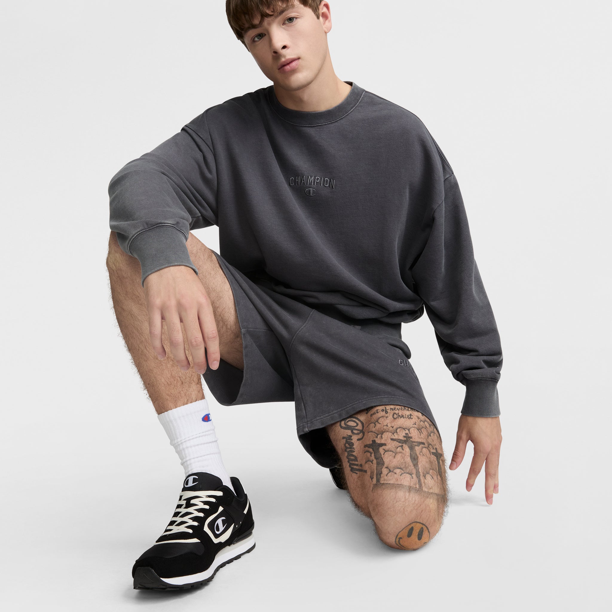 Champion Vintage Wash Men's Crewneck Sweatshirt - Retro Fit